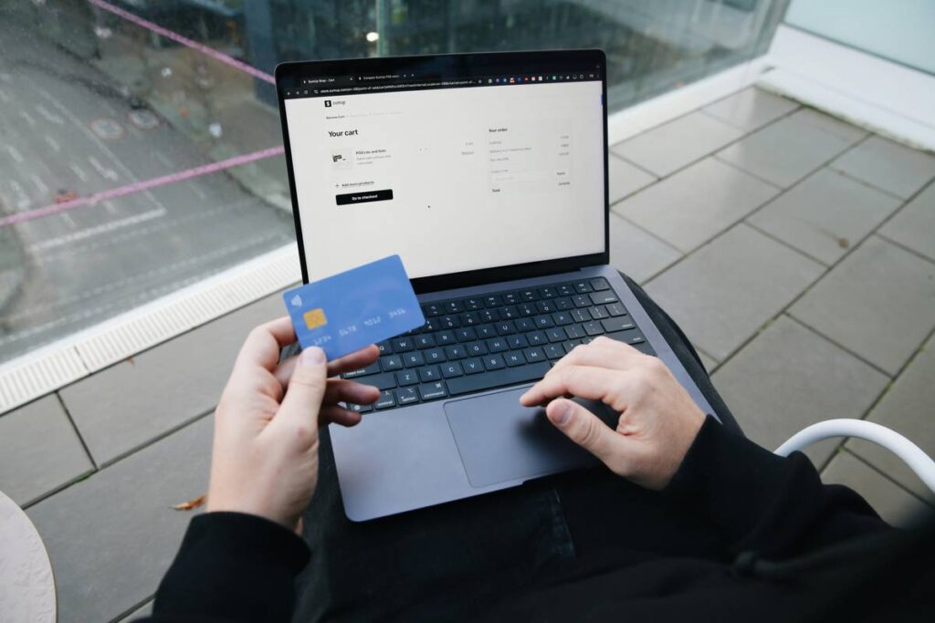 Joint Credit Card Application: Is It Better to Pay Together or Go Solo?